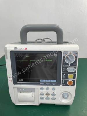 Ziekenhuis medische apparatuur Mindray BeneHeart D6 Defibrillator machine in goede staat.
